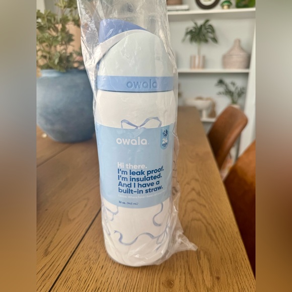 Owala UO Exclusive FreeSip 32 oz Bow Water Bottle - Picture 5 of 6